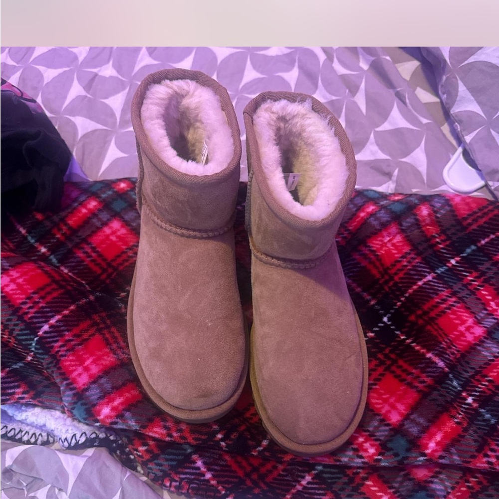 UGG size 6 these are originally 150 !